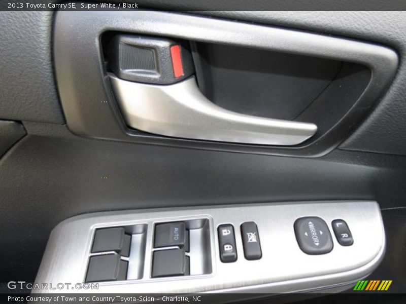 Super White / Black 2013 Toyota Camry SE