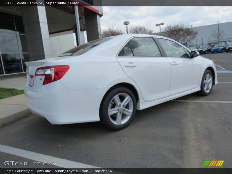 Super White / Black 2013 Toyota Camry SE