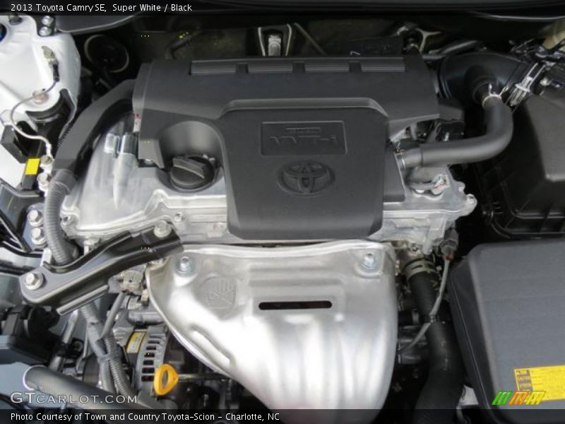Super White / Black 2013 Toyota Camry SE