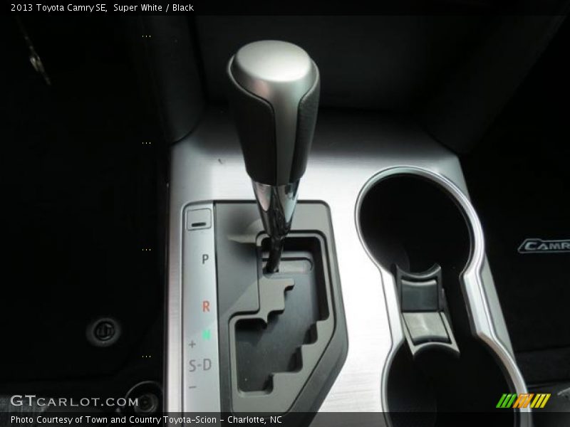 Super White / Black 2013 Toyota Camry SE