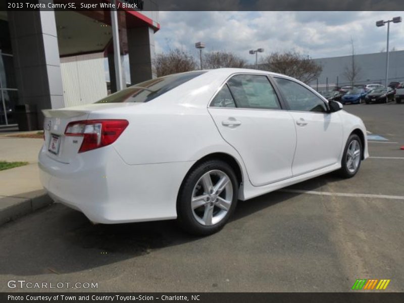 Super White / Black 2013 Toyota Camry SE