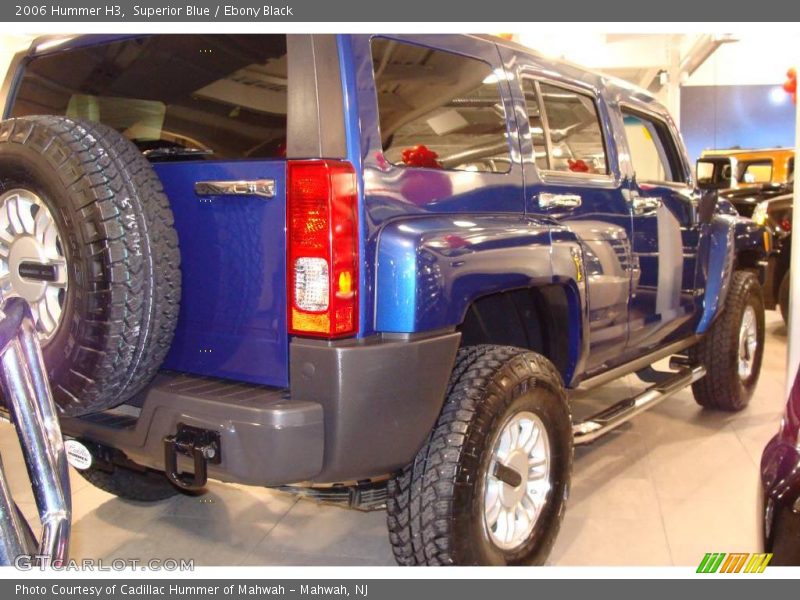 Superior Blue / Ebony Black 2006 Hummer H3