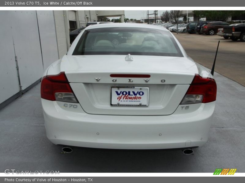 Ice White / Calcite/Off Black 2013 Volvo C70 T5