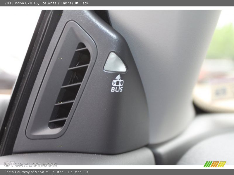 Ice White / Calcite/Off Black 2013 Volvo C70 T5