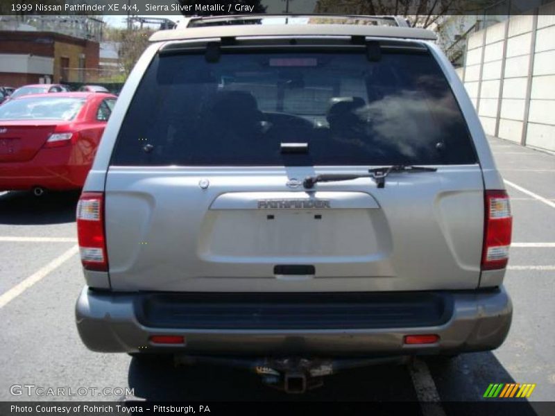 Sierra Silver Metallic / Gray 1999 Nissan Pathfinder XE 4x4