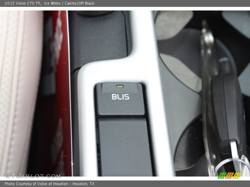 Ice White / Calcite/Off Black 2013 Volvo C70 T5