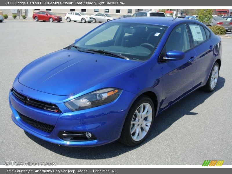 Front 3/4 View of 2013 Dart SXT