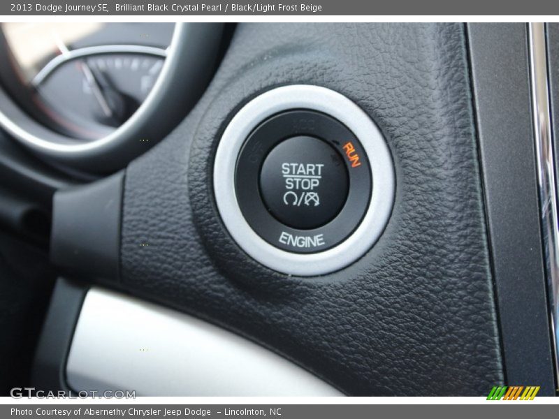 Brilliant Black Crystal Pearl / Black/Light Frost Beige 2013 Dodge Journey SE