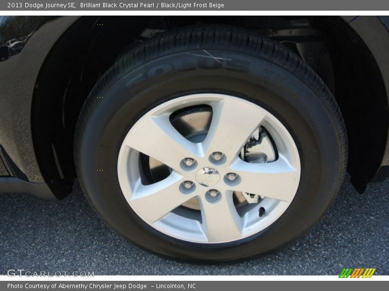 Brilliant Black Crystal Pearl / Black/Light Frost Beige 2013 Dodge Journey SE
