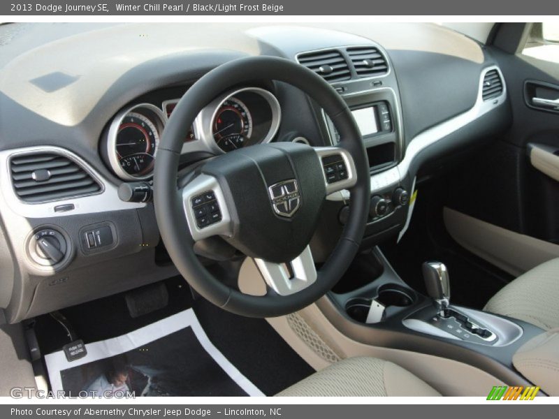 Winter Chill Pearl / Black/Light Frost Beige 2013 Dodge Journey SE