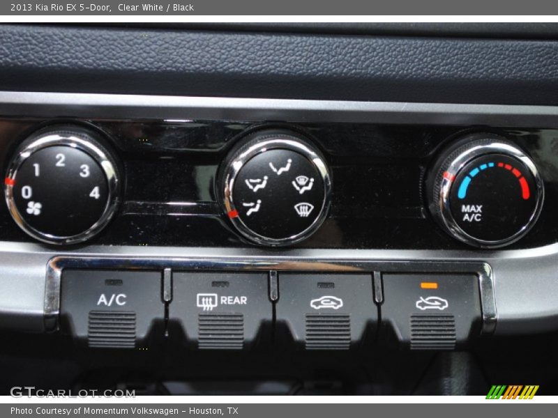 Controls of 2013 Rio EX 5-Door