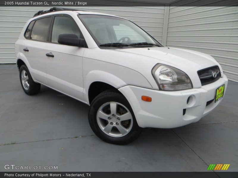 Nordic White / Beige 2005 Hyundai Tucson GL
