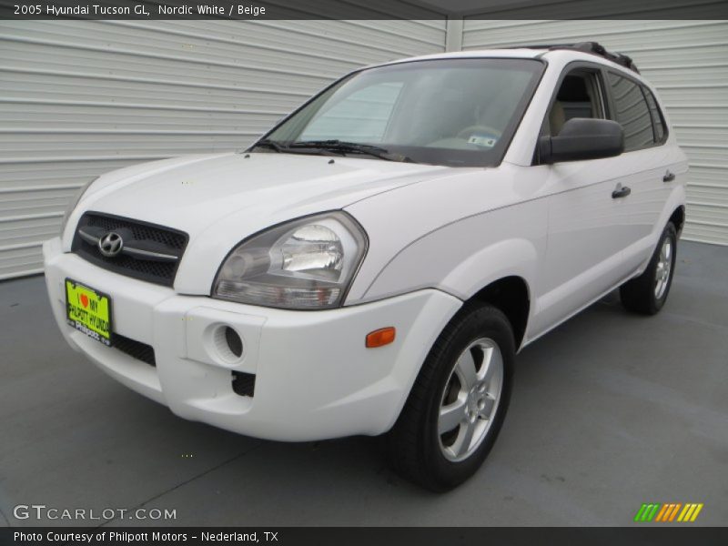 Nordic White / Beige 2005 Hyundai Tucson GL