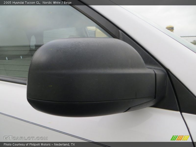 Nordic White / Beige 2005 Hyundai Tucson GL
