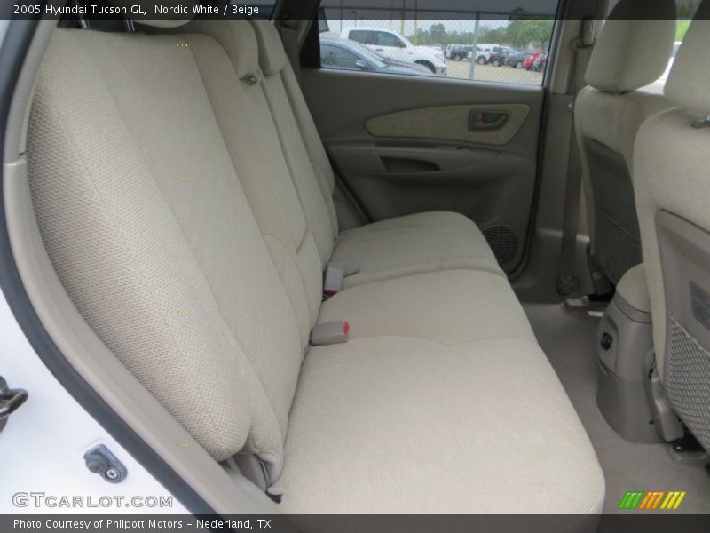 Nordic White / Beige 2005 Hyundai Tucson GL