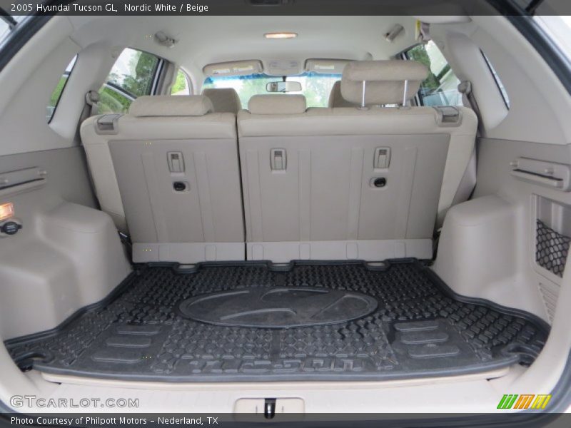  2005 Tucson GL Trunk