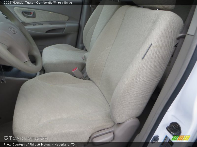 Nordic White / Beige 2005 Hyundai Tucson GL