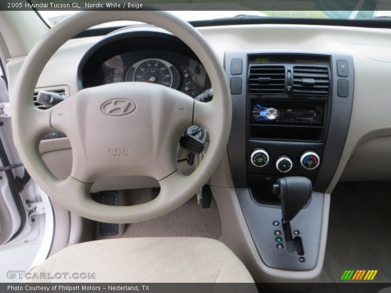 Nordic White / Beige 2005 Hyundai Tucson GL