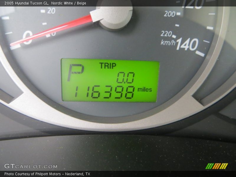 Nordic White / Beige 2005 Hyundai Tucson GL