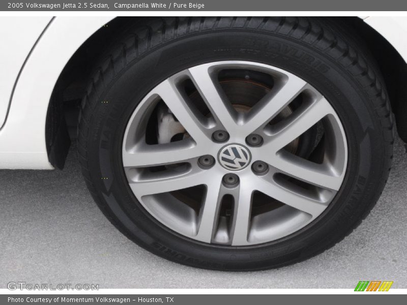 Campanella White / Pure Beige 2005 Volkswagen Jetta 2.5 Sedan