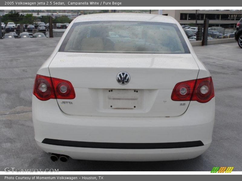 Campanella White / Pure Beige 2005 Volkswagen Jetta 2.5 Sedan