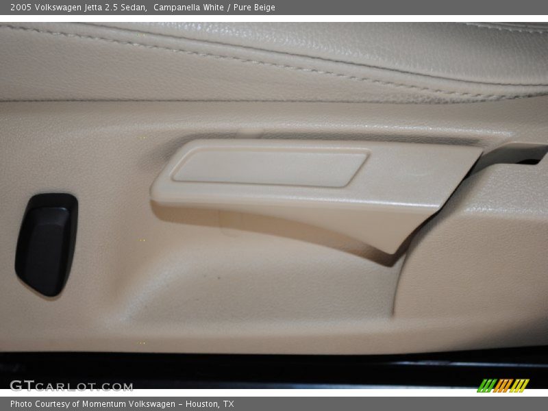 Campanella White / Pure Beige 2005 Volkswagen Jetta 2.5 Sedan