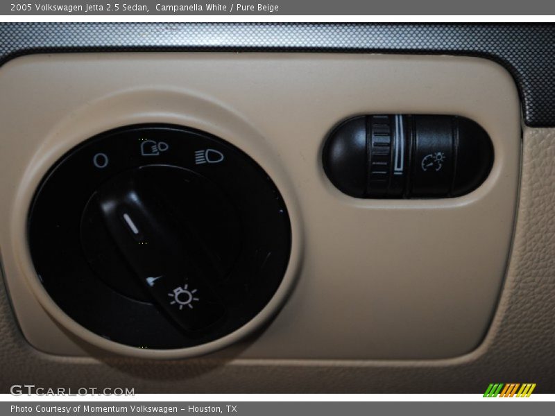 Campanella White / Pure Beige 2005 Volkswagen Jetta 2.5 Sedan