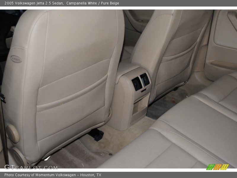 Campanella White / Pure Beige 2005 Volkswagen Jetta 2.5 Sedan