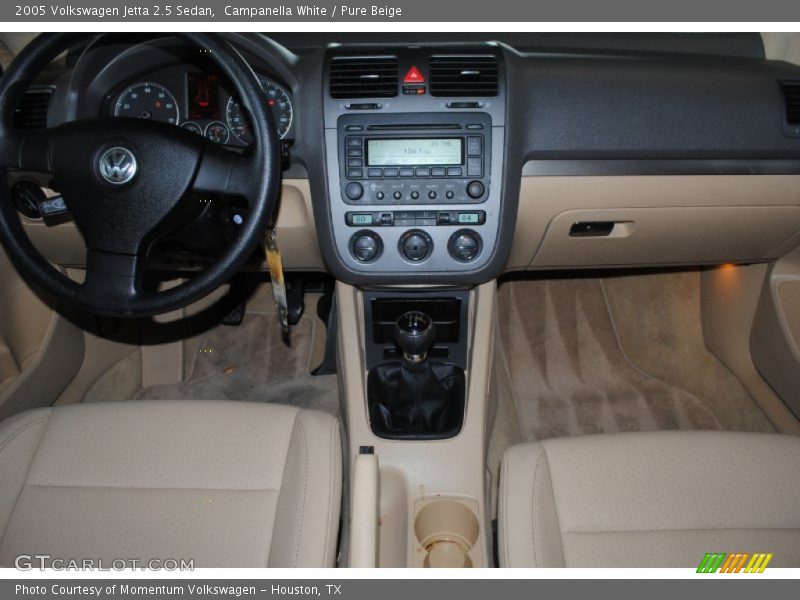 Campanella White / Pure Beige 2005 Volkswagen Jetta 2.5 Sedan