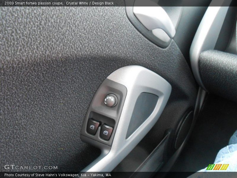 Crystal White / Design Black 2009 Smart fortwo passion coupe