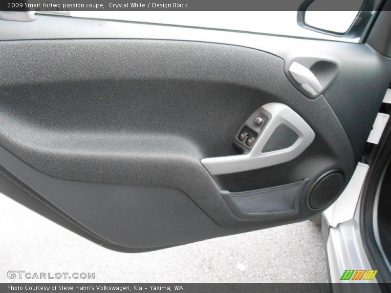 Crystal White / Design Black 2009 Smart fortwo passion coupe