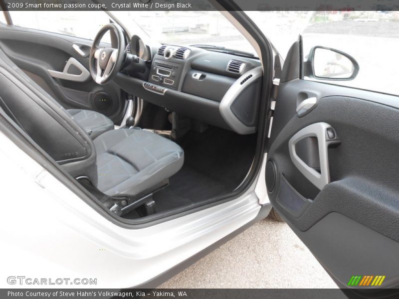 Crystal White / Design Black 2009 Smart fortwo passion coupe