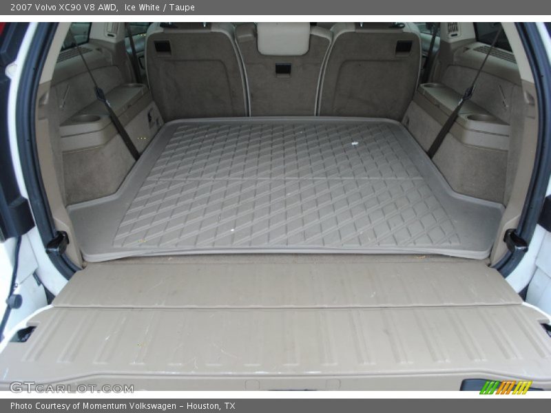 Ice White / Taupe 2007 Volvo XC90 V8 AWD