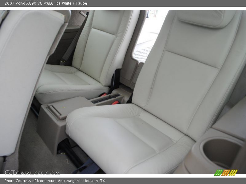 Ice White / Taupe 2007 Volvo XC90 V8 AWD