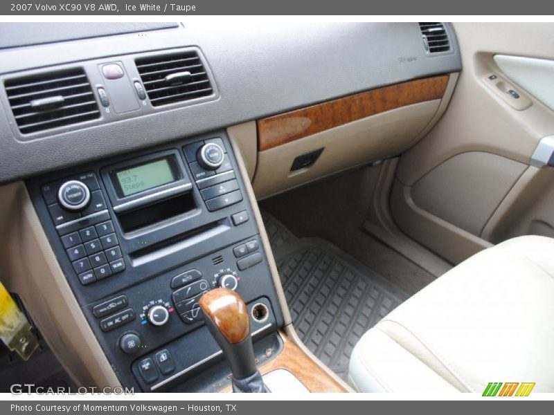 Ice White / Taupe 2007 Volvo XC90 V8 AWD