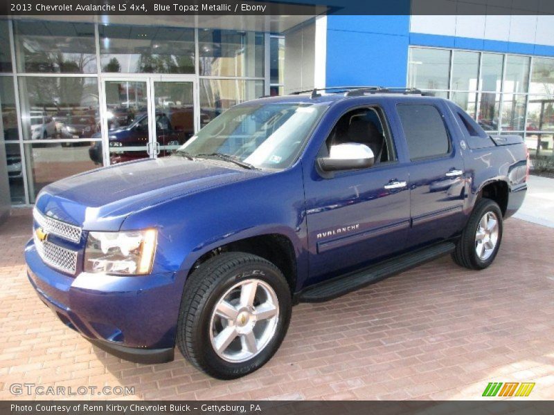 Front 3/4 View of 2013 Avalanche LS 4x4