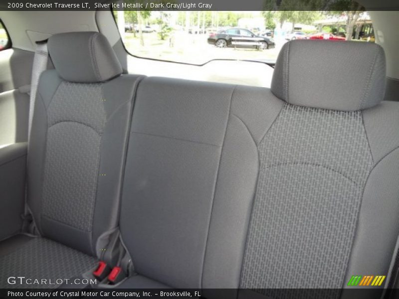 Silver Ice Metallic / Dark Gray/Light Gray 2009 Chevrolet Traverse LT