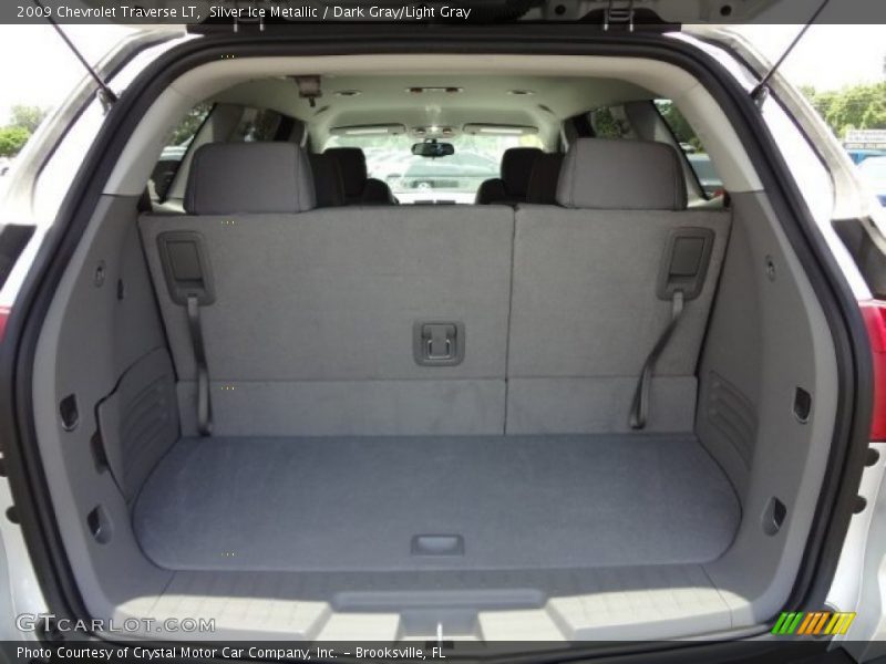 Silver Ice Metallic / Dark Gray/Light Gray 2009 Chevrolet Traverse LT