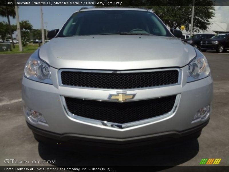 Silver Ice Metallic / Dark Gray/Light Gray 2009 Chevrolet Traverse LT
