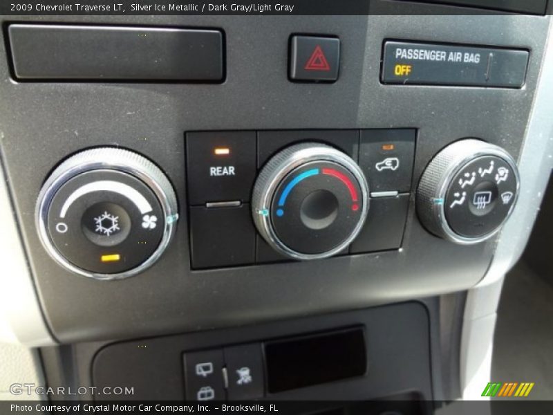 Silver Ice Metallic / Dark Gray/Light Gray 2009 Chevrolet Traverse LT