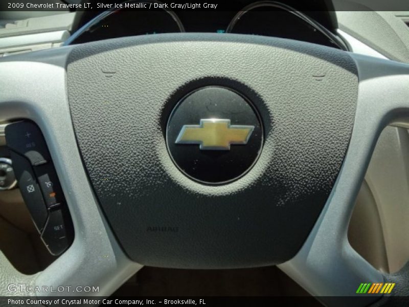 Silver Ice Metallic / Dark Gray/Light Gray 2009 Chevrolet Traverse LT