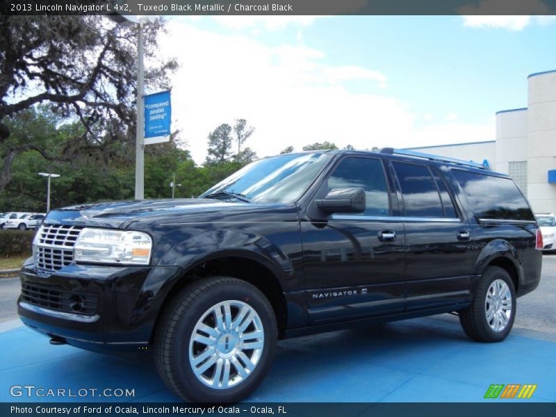 Front 3/4 View of 2013 Navigator L 4x2