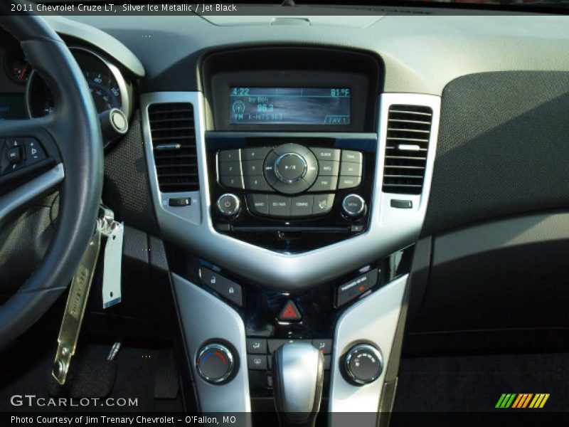 Silver Ice Metallic / Jet Black 2011 Chevrolet Cruze LT