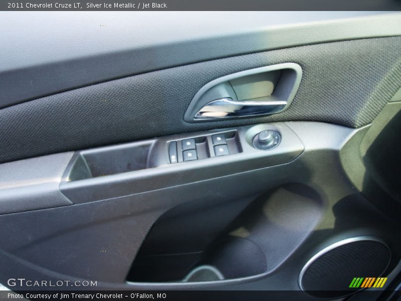 Silver Ice Metallic / Jet Black 2011 Chevrolet Cruze LT