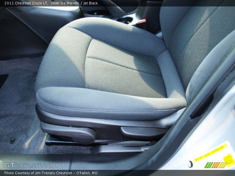 Silver Ice Metallic / Jet Black 2011 Chevrolet Cruze LT
