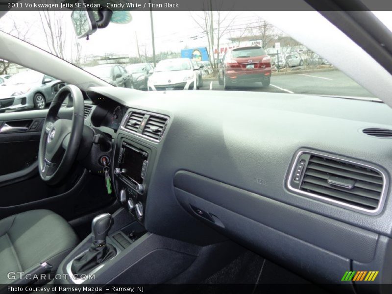 Candy White / Titan Black 2011 Volkswagen Jetta SE Sedan