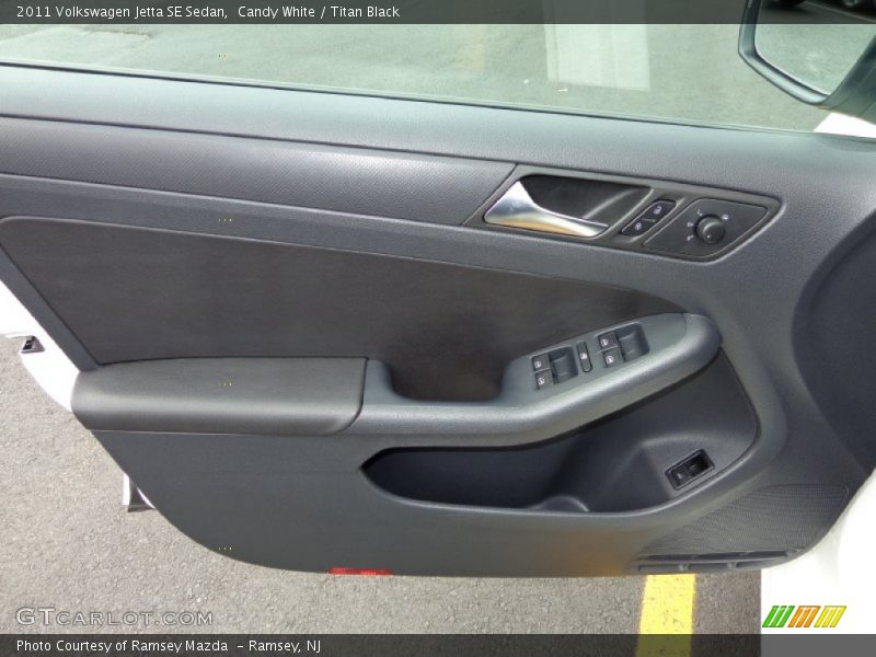 Candy White / Titan Black 2011 Volkswagen Jetta SE Sedan