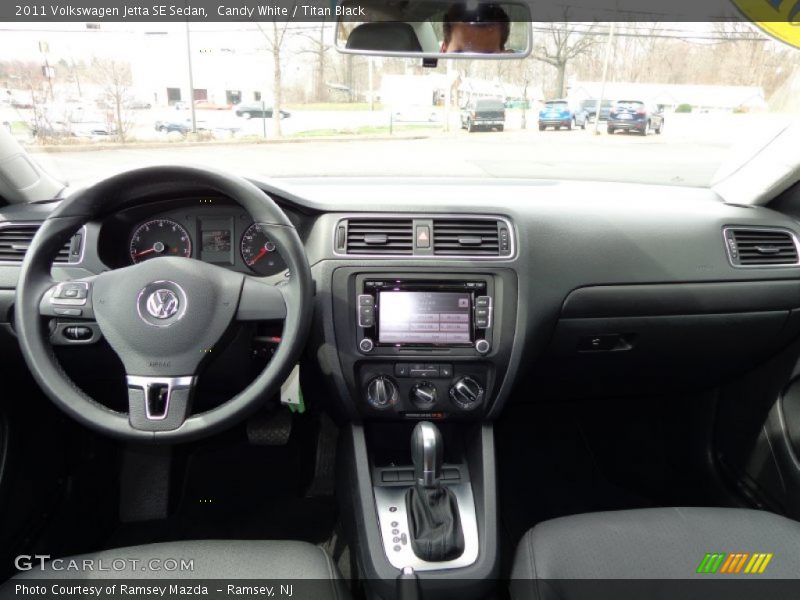Candy White / Titan Black 2011 Volkswagen Jetta SE Sedan