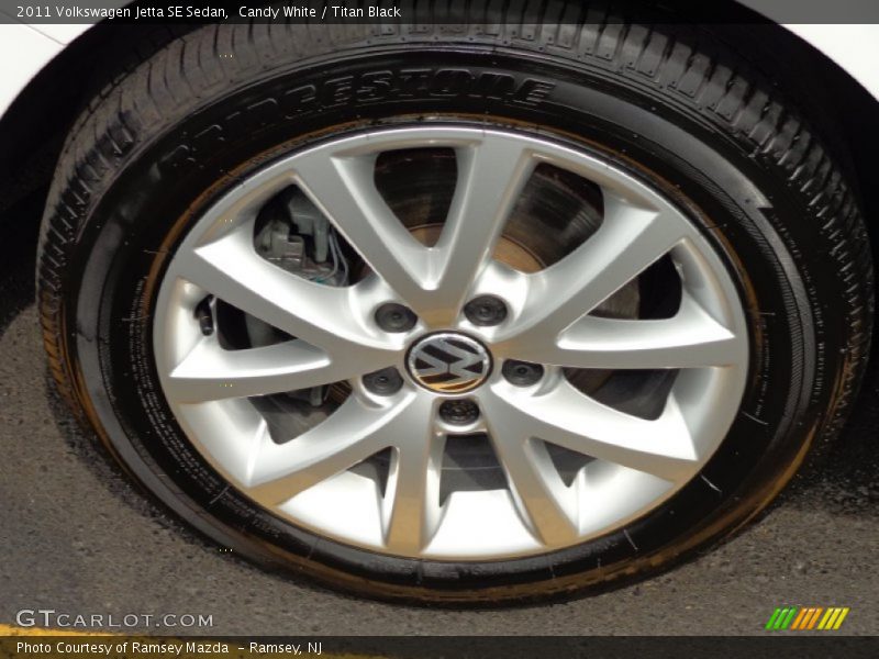 Candy White / Titan Black 2011 Volkswagen Jetta SE Sedan