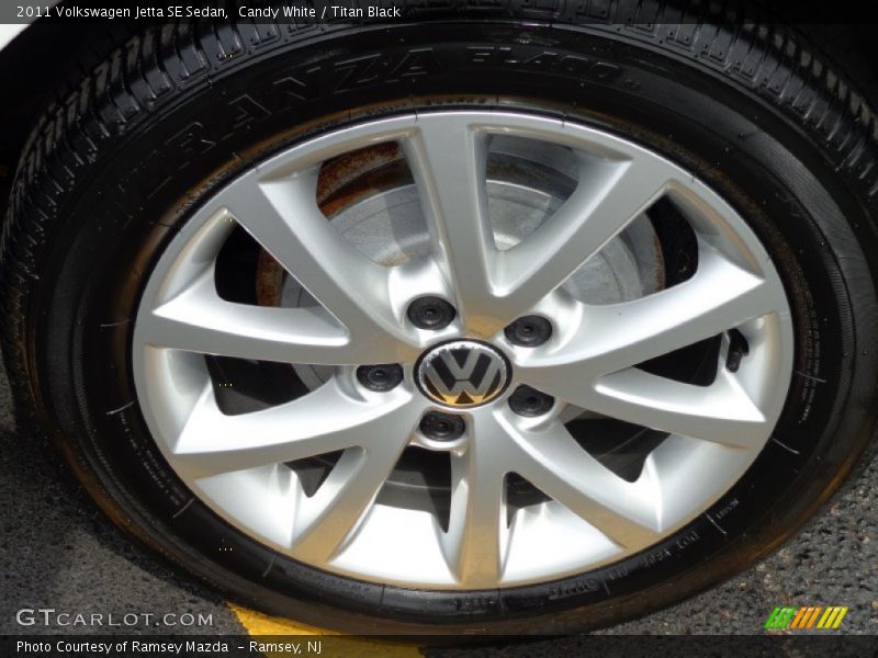 Candy White / Titan Black 2011 Volkswagen Jetta SE Sedan